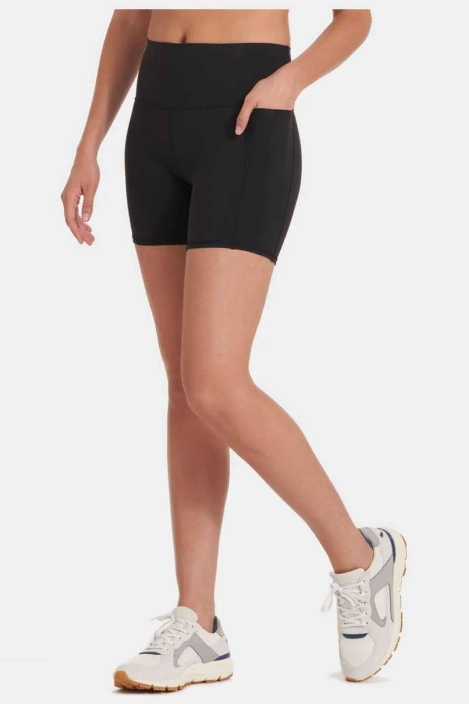womens-studio-pocket-shorts-lwzpWFGB-2.webp Fashion Vuori Womens Studio Pocket Shorts